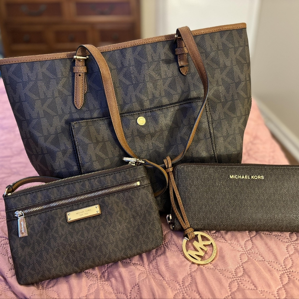 Michael kors purse wallet wristlet and wallet set